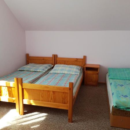 Pokoje Goscinne Greta Leba Bagian luar foto