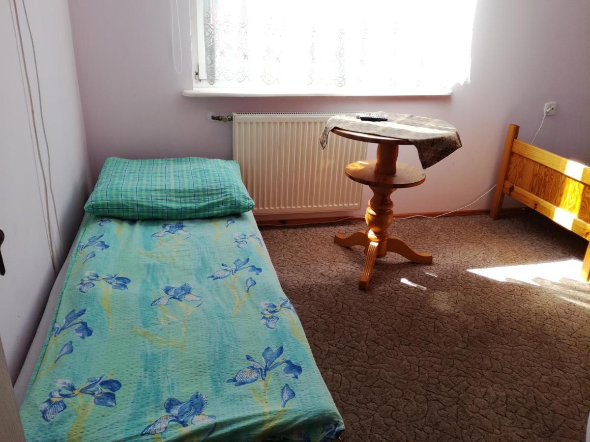Pokoje Goscinne Greta Leba Bagian luar foto